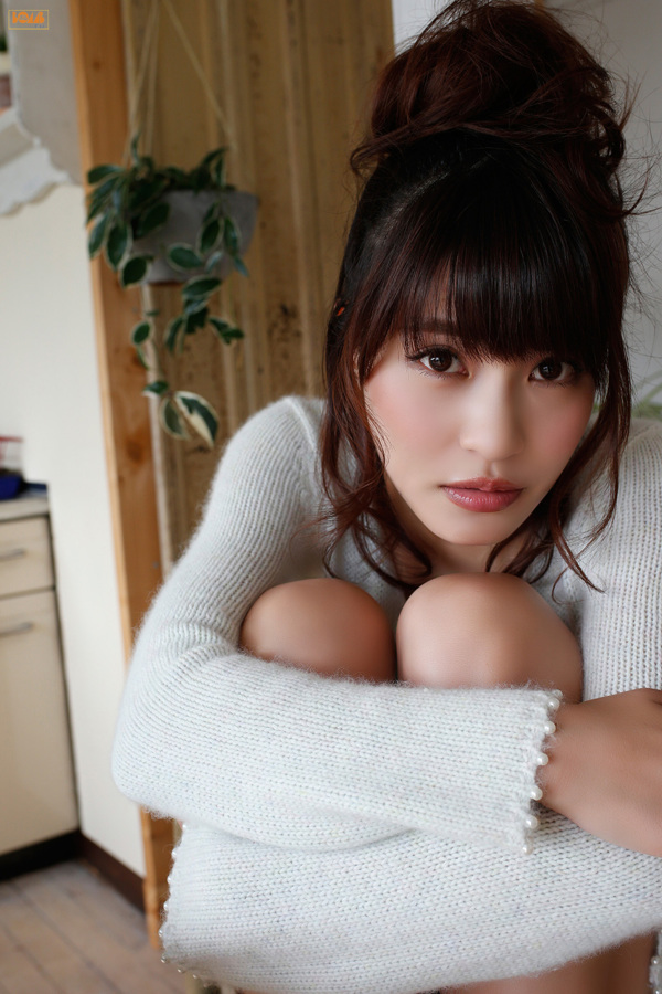 Asuka Kishi "Tips Christmas" [Bomb.TV] January 2016 Issue