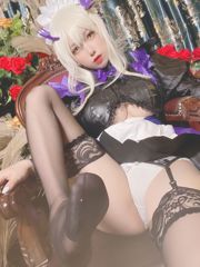 [Zdjęcie internetowe celebrytki COSER] Taro Yuan Yuko SJ_ - Selfie czarnej pokojówki z pistoletem