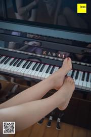 Qiqi "Piedi sui tasti bianchi e neri del pianoforte" [异 思 趣向 IESS] Sixiangjia 279