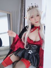 COSER Silver 81 "Royal Vampire" [Cô gái COSPLAY]